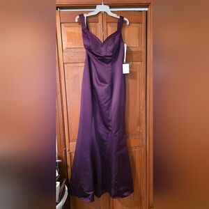 Floor-Length Purple Satin Maxi Dress with Sweetheart Bodice